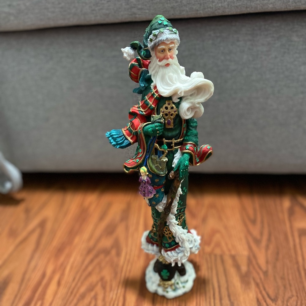 Lenox vintage 2001 Shamrock Santa. VG vintage condition. Lots of detail.